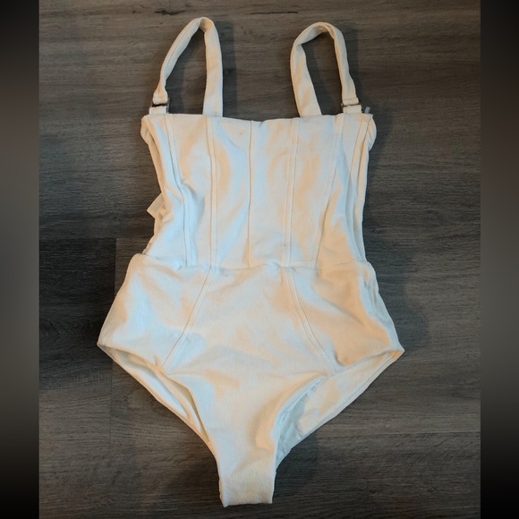 Revel Rey Hunter Buckle Strap One Piece Swimsuit Cream Women's XS NWOT - Picture 6 of 7